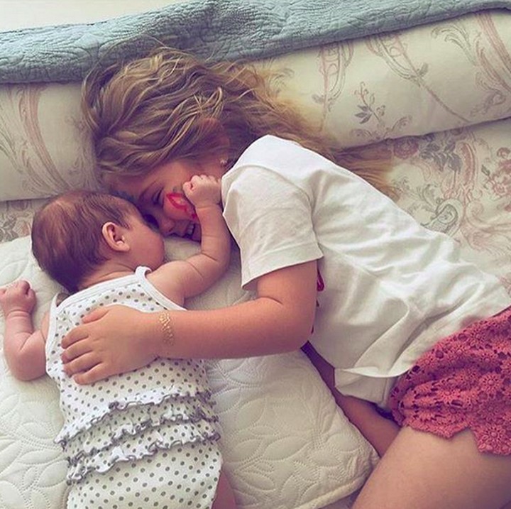 <p>Kakak Morena sayang banget sama Adik Dua. Senang deh melihatnya. (Foto: Instagram/ @morena_lifestyle)</p>