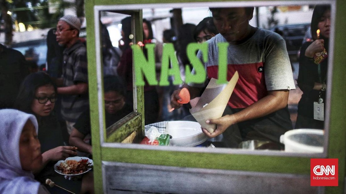 FOTO: Buka Puasa Pertama Ala Warga Ibu Kota