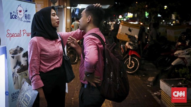 FOTO: Buka Puasa Pertama Ala Warga Ibu Kota