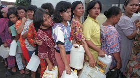 FOTO: Kekalutan di Puncak Krisis Moneter 1998