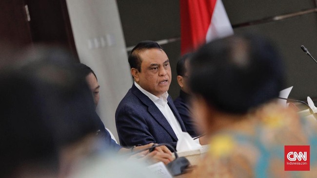 Wakil Kepala Kepolisian RI (Wakapolri) Komisaris Jenderal Syarifuddin mengatakan seharusnya seluruh masyarakat ikut menyukseskan Asian Games 2018.
