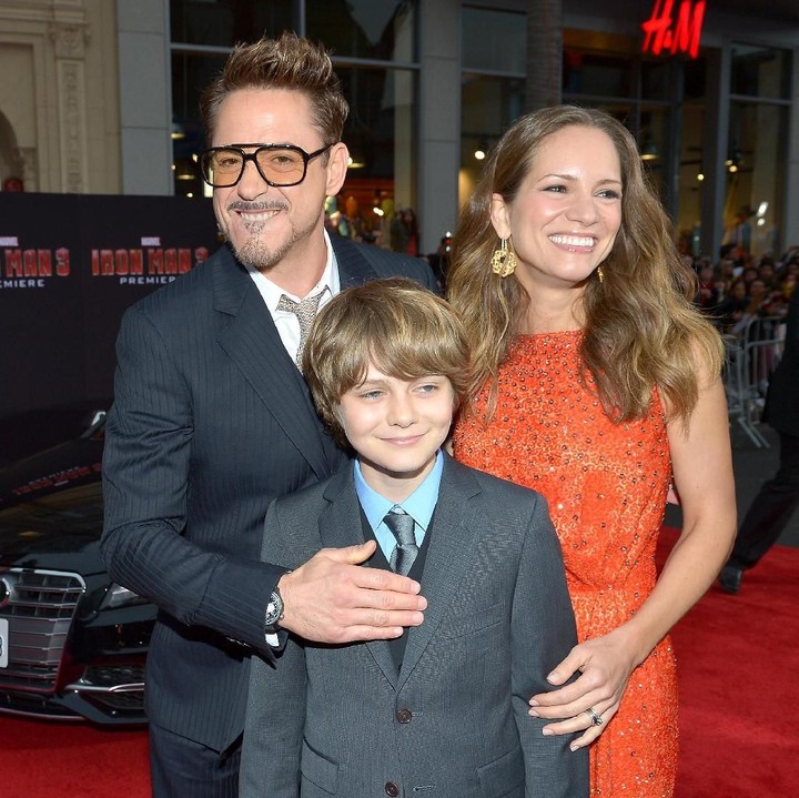 <p>Mereka juga sudah punya dua anak yang manis-manis dan satu anak dari pernikahan Robert sebelumnya. (Foto: Getty Images/Charley Gallay)</p>