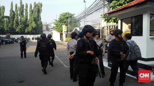 Dentuman yang terdengar di PN Jakarta Selatan berasal dari sebuah tong berisi bahan kimia di proyek pembangunan Apartemen yang terletak di depan PN Jaksel.