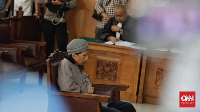 Ketua PBNU Imam Aziz menilai hukuman mati bagi Aman Abdurrahman tak tepat karena ia memiliki informasi terkait jaringan teroris yang dipimpinnya. 