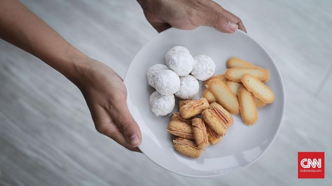 Anda pasti tak ingin tubuh gemuk pascaLebaran setelah menyantap kue kering, berikut cara menakar kalori kue kering Lebaran.