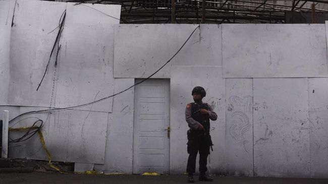 Dosen UGM Tewas Gantung Diri di Teras Rumah Seorang dosen Fakultas Teknik Universitas Gadjah Mada (UGM) Yogyakarta tewas gantung diri di kediamannya di Kampung Nyutran, Yogyakarta, Kamis (15/8).