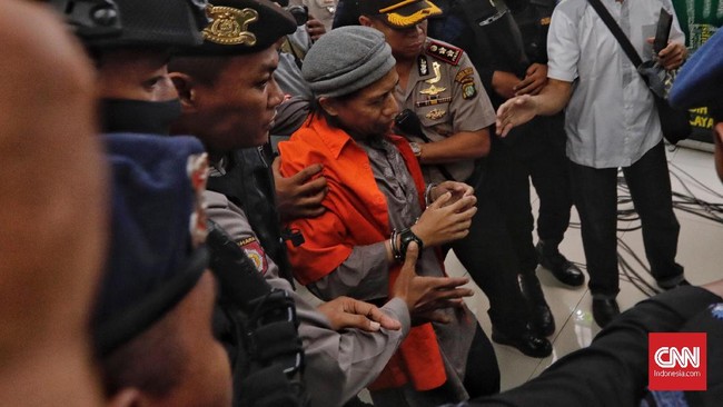 Jaksa menyatakan hal yang memberatkan tuntutan Aman Abdurrahman adalah dia reisidivis perkara terorisme dan tak mengakui NKRI.