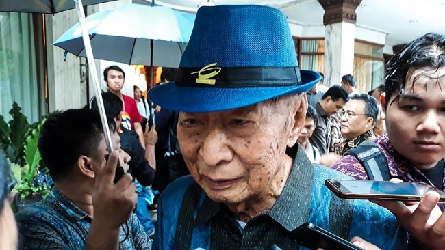 Taipan Ciputra dan Mochtar Riady sempat menelan pil pahit ketika krisis moneter menerpa Indonesia pada 1997-1998. Kini, keduanya meraup manis buah usaha mereka.