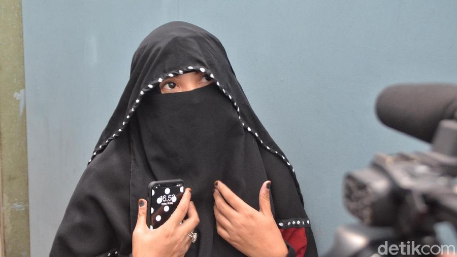 Nah, kini ada lagi artis yang suspect Corona usai Reza di tengah pandemi Corona yang sudah menyusup Indonesia.