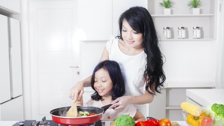 Sudahkah Bunda menyiapkan menu sahur yang tepat buat si kecil?