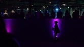 NYALANG: Di Bawah Percik Cahaya Pada foto unik pilihan CNNIndonesia.com pekan ini, ada festival lampion menyambut Waisak, Ramadan di Palestina, serta kedamaian kelas yoga di Irlandia.