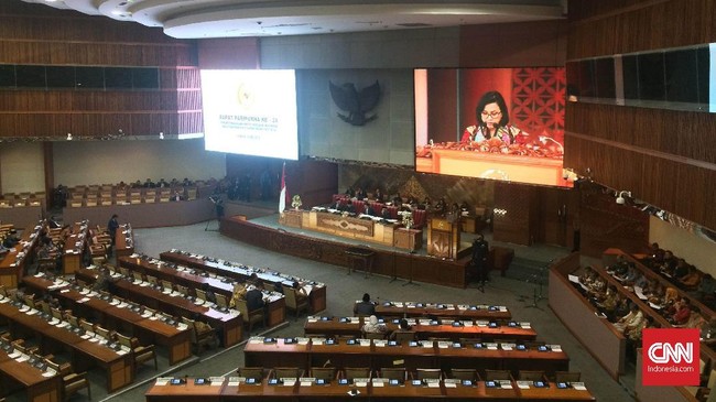 DPR kembali membuka masa persidangan V tahun sidang 2017-2018. Sebanyak 17 rancangan undang-undang ditargetkan selesai pada masa sidang kali ini.