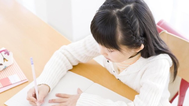 Pemerintah Sulit Awasi Radikalisme Lewat 'Homeschooling' Kemendikbud mengakui sulit melakukan pengawasan penyebaran paham radikalisme yang berpotensi menyebar melalui sekolah informasl, seperti homeschooling.