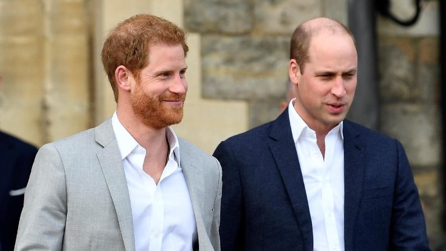 Britain's Prince Harry greets wellwishers outside Windsor Castle ahead of his wedding to Meghan Markle tomorrow, in Windsor, Britain, May 18, 2018. REUTERS/Clodagh Kilcoyne
