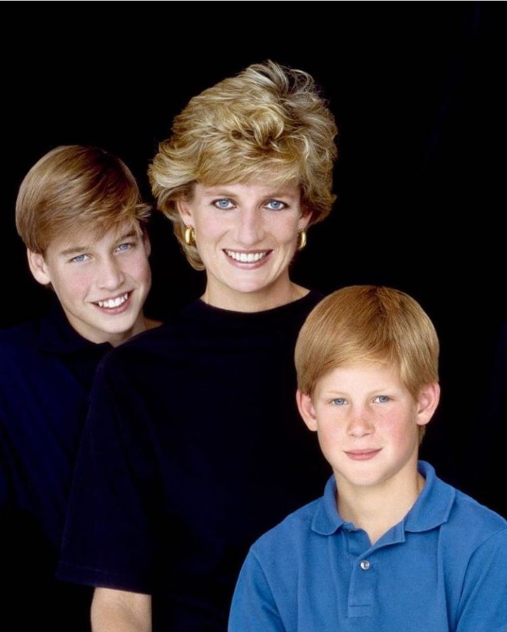 Kenangan Indah Pangeran Harry Saat Masih Kecil Bersama 