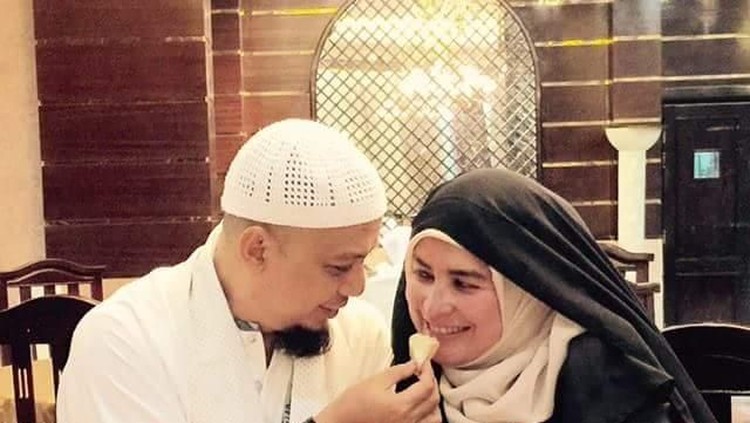 Ustaz Arifin mengungkap sempat divonis terkena kanker getah bening stadium 4. Tapi kini, diakuinya sudah sembuh dalam waktu dua bulan. Simak penuturannya!