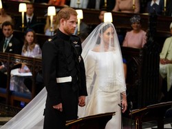 Ratu Elizabeth Sebut Gaun Pengantin Meghan Markle Terlalu Putih untuk Janda