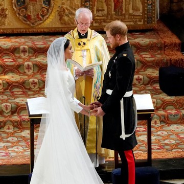 img-title 4 Gaun Pengantin Selebriti dengan Veil Terpanjang! Ada yang Mencapai 22 Meter
