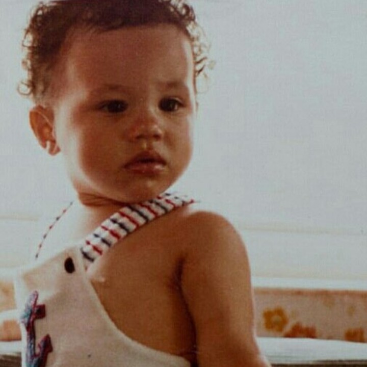 Lucu ya, Bun, Meghan Markle saat kecil. Rambutnya yang keriting bikin dia makin menggemaskan. (Foto: Instagram @meghanmarkle_hd)