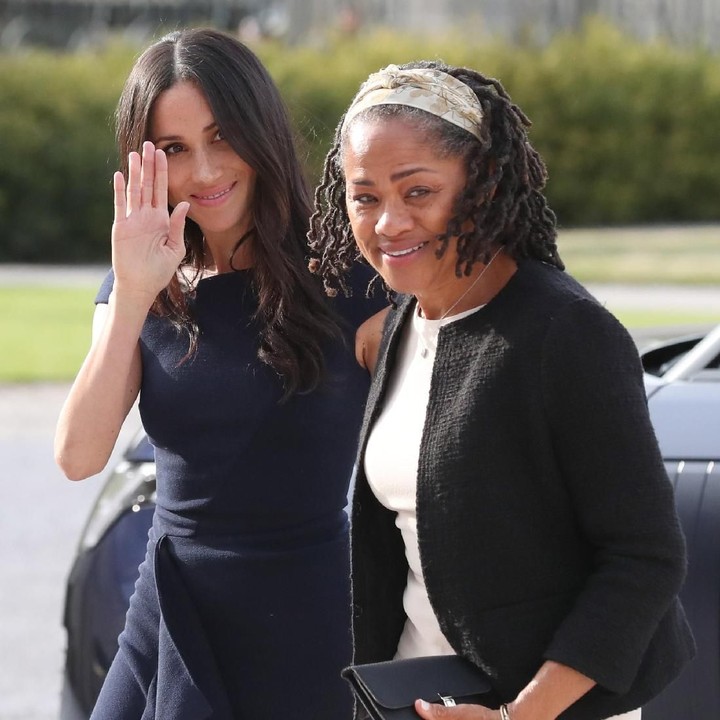 <p>Sebelumnya, Doria Ragland juga penah menjadi instruktur yoga sekaligus pekerja sosial. Wanita berusia 66 tahun ini berhenti dari pekerjaannya sebagai pekerja sosial di klinik kesehatan mental ketika Meghan menikahi Harry pada 2018. (Foto: Steve Parsons/Getty Images)<br /><br /><br /></p>