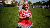Ini bukan royal wedding pertama bagi Sally Rose dari Essex. Ia juga mengaku datang saat Pangeran William dan Kate Middleton menikah. Kali ini, untuk Harry dan Markle ia sampai rela menginap di Windsor. (REUTERS/Damir Sagolj)
