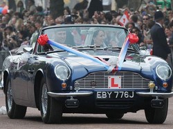 Bukan Bensin, Mobil Aston Martin Raja Charles III Pakai Keju dan Anggur