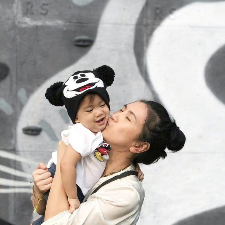 <p>By the way, Allumina Ghilli Darusman punya makna yang dalam lho. Dari nama yang diberikan, Jennifer dan suami berharap Ghilli akan tumbuh bahagia, jadi anak yang cantik luar dan dalam, mampu menjadi terang bagi diri sendiri dan sekitar, tidak takut mengambil risiko, dan selalu berpikir positif. (Foto: Instagram @jenniferarnelita)</p>