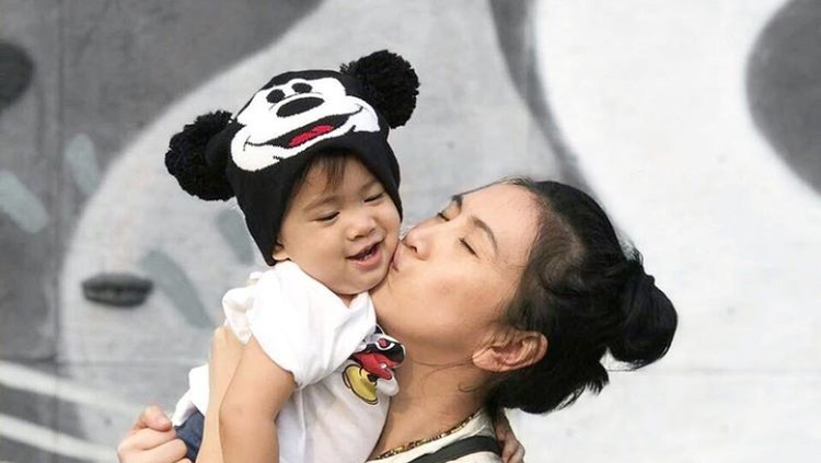 Jennifer Arnelita dan anaknya, Allumina Ghilli Darusman