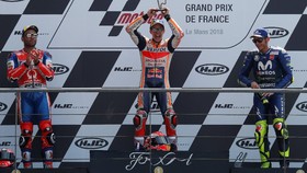 Rossi dan Marquez Masih Kaku di Podium MotoGP Prancis