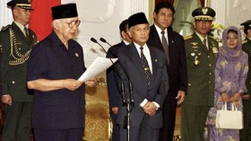 Pengamat: Hanya Orang Gila yang Mau Kembali ke Rezim Orba
