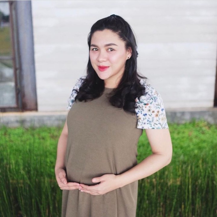 <p>Dengan make up minimalis, Vicky Shu masih tetap mempesona. (Foto: Instagram @vickyshu)</p>