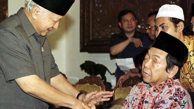 Nama Soeharto dan Gus Dur tidak diusulkan menjadi pahlawan nasional oleh TP2GP pada 2018.
