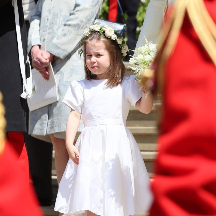 Imut banget dalam balutan dress putih dan mahkota bunganya. (Foto: Getty Images)