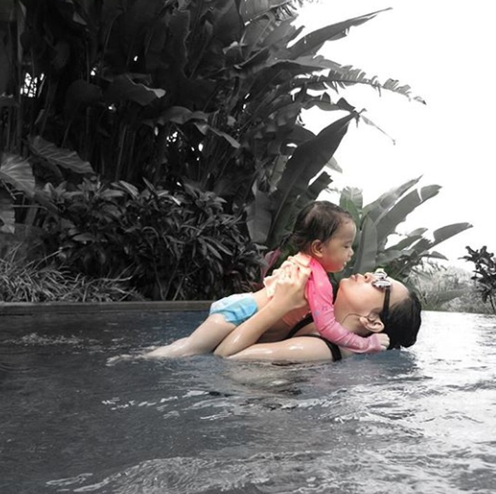 <p>Jennifer juga meminta pada Ghilli untuk diajari belajar mengerti dunia anaknya. (Foto: Instagram @jenniferarnelita)</p>