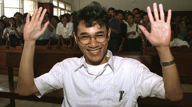 Budiman Sudjatmiko menceritakan saat diburu oleh aparat pemerintah karena dianggap biang kerok Kudatuli. Dia menilai dirinya diburu macam teroris.