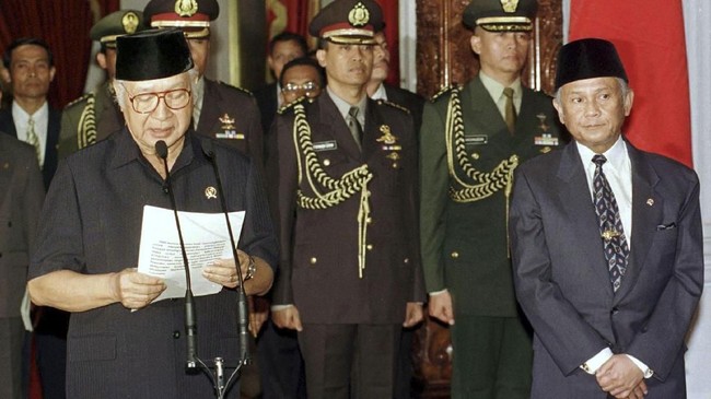 Dokumen deklasifikasi AS terbaru mengungkap soal Prabowo, jatuhnya Soeharto serta bagaimana Presiden Bill Clinton menekan RI untuk menerima paket ekonomi IMF.