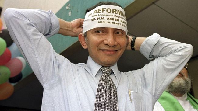 Presiden yang mundur dari jabatannya karena gerakan reformasi pada tanggal 21 mei 1998 adalah ....