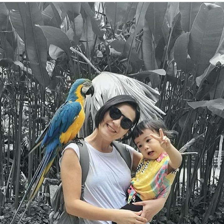 <p>Sebagai ibu bekerja, Jennifer juga sering kepikiran anaknya di rumah. Ya, kadang kita harus memilih bekerja, bukan buat siapa-siapa, tapi juga buat anak. (Foto: Instagram @jenniferarnelita)</p>