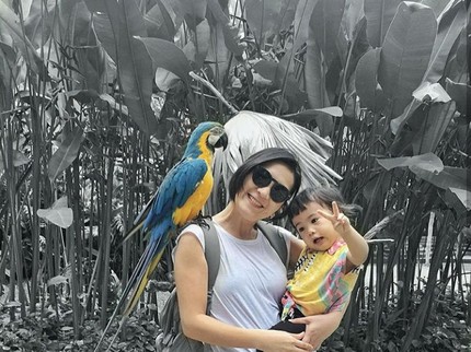 Foto-foto Keren Jennifer Arnelita dan si Buah Hati
