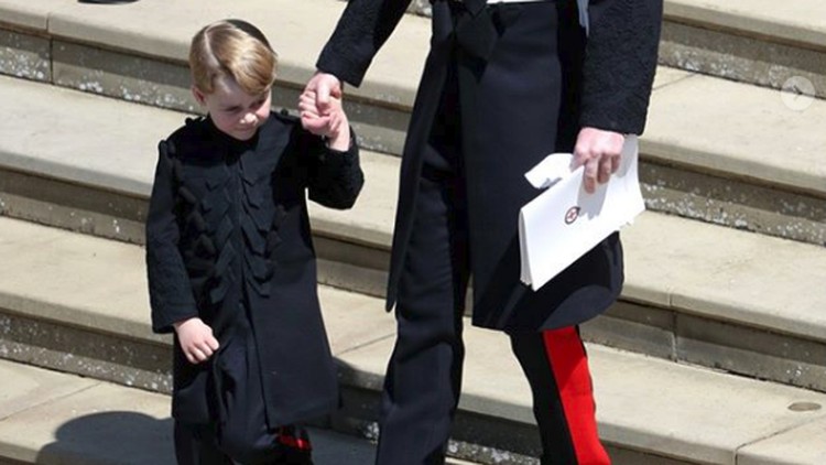 Gemas! Pangeran George Disebut 'Mini-Me' Pangeran William Di Royal Wedding kemarin, Pangeran George disebut mirip dengan ayahnya. Setuju atau nggak, Bun?