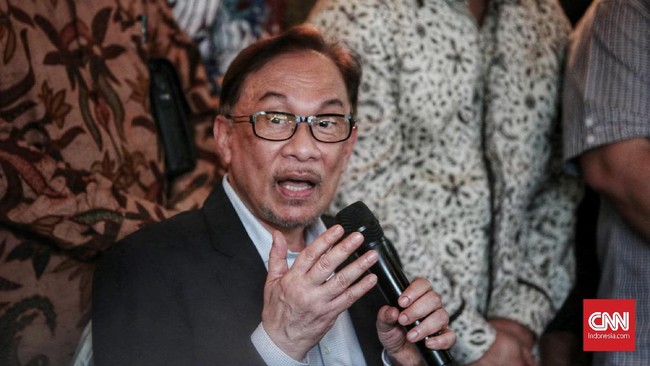 Anwar Ibrahim disebut akan mencalonkan diri pada pemilihan anggota parlemen untuk daerah Port Dickson, Malaysia, memuluskan jalannya menjadi perdana menteri.