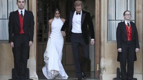 Seksinya Meghan Markle dalam Gaun Stella McCartney di Resepsi