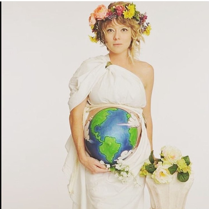Seperti membawa globe alias bola dunia ya? (Foto: Instagram @meandmecosmetic)