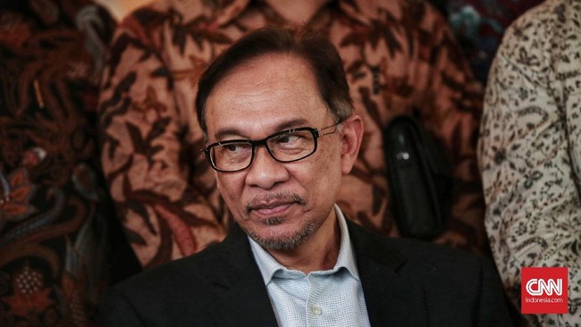 Presiden PKR, Anwar Ibrahim, menyatakan tidak tergiur masuk kabinet jika PM Malaysia Mahathir Mohamad memutuskan akan melakukan perombakan
