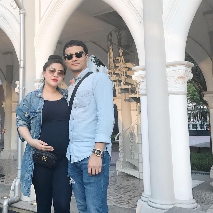 <p>Soal nama anak, Vicky pernah mengusulkan nama anaknya Cila ke sang suami. Nama panjangnya Cilacap. Tapi sepertinya suami nggak setuju. Hi-hi padahal lucu juga ya idenya. (Foto: Instagram Vicky Shu)</p>