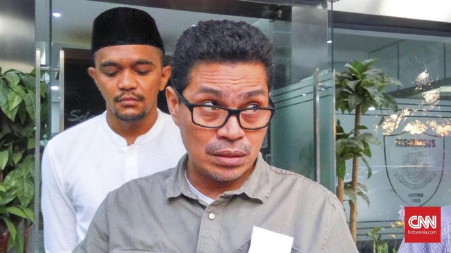 Aktivis 98 Faizal Assegaf mengamuk lantaran merasa dibohongi oleh Menteri Badan Usaha Milik Negara (BUMN) Erick Thohir soal laporan ke polisi.