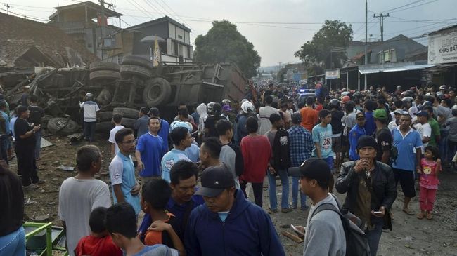 Kesaksian Warga soal Kecelakaan  Bumiayu  Sopir Truk  Terjepit