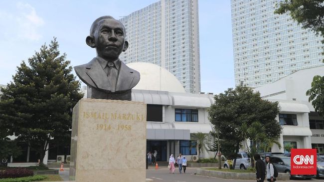 Dewan Kesenian Jakarta (DKJ) meminta kejelasan terkait jangka waktu penghentian sementara proyek revitalisasi Taman Ismail Marzuki (TIM) oleh Komisi X DPR.