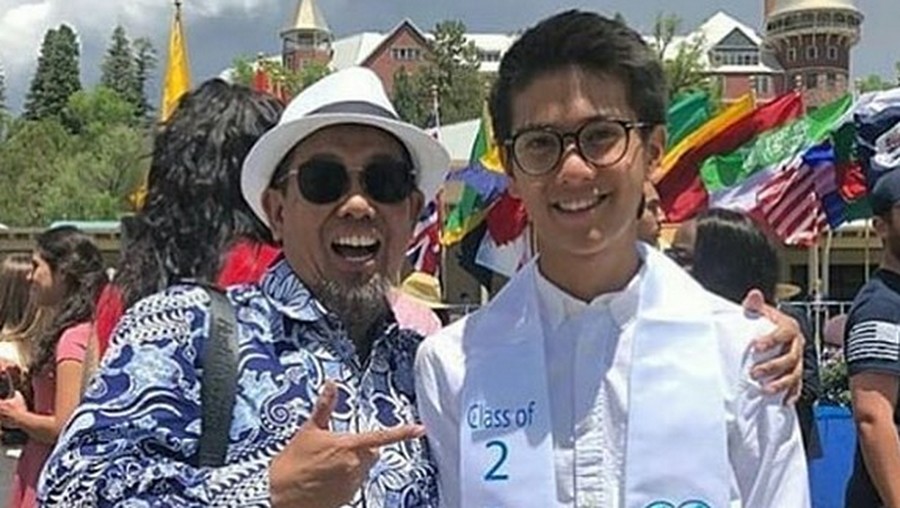 Iqbal Ramadhan Happy graduation Iqbal Ramadhan udah Lulus dari Dilan