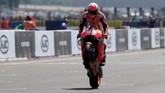 FOTO: Marc Marquez Juara MotoGP Prancis di Le Mans Pebalap Repsol Honda Marc Marquez meraih tiga kemenangan beruntun musim ini setelah menang balapan MotoGP Prancis di Sirkuit Le Mans, Minggu (20/5).